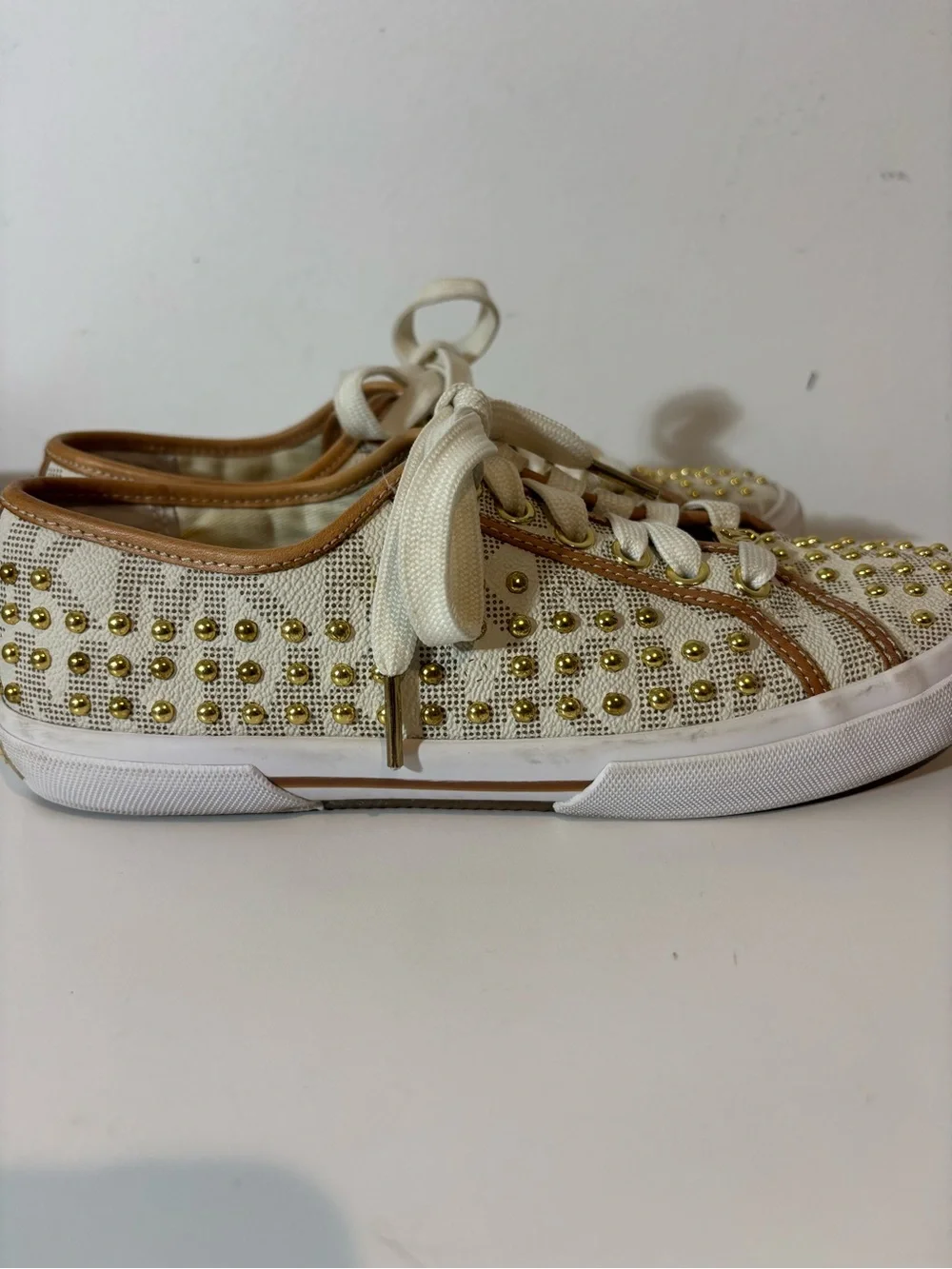 Michael Kors Women's 8 Gold-Studded Cream Lace-Up Sneakers Shoes Casual Preppy